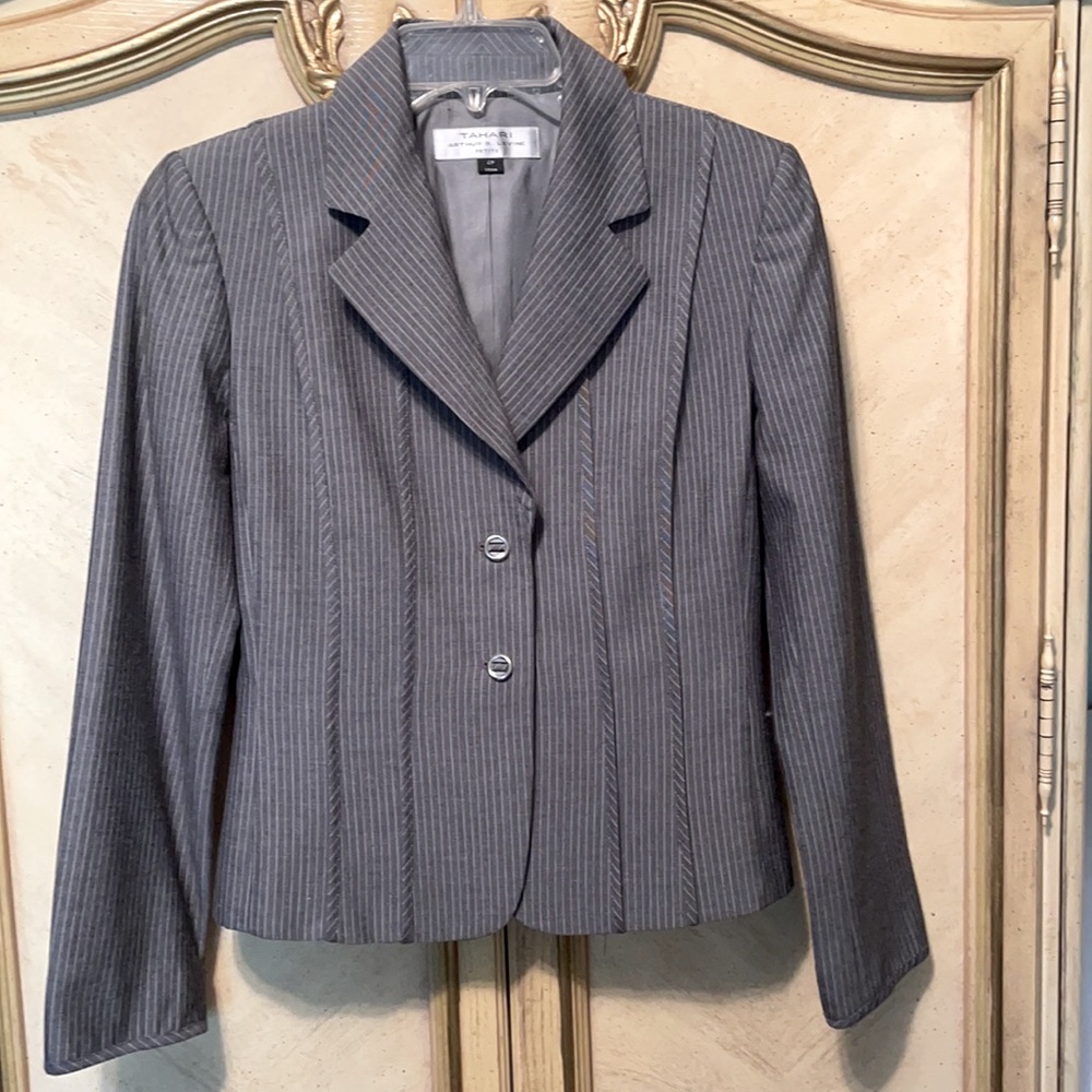 Tahari Arthur S. Levine Gray White Pinstripe Front Pleated Blazer